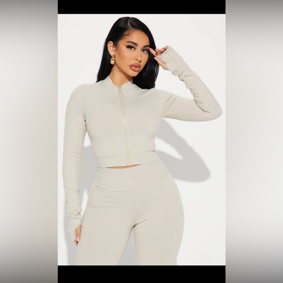 Fashion Nova Taupe Amalie Elevate Active Set - Picture 3 of 10